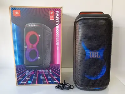 Parlante Portatil Marca Jbl Modelo Party Box Club 120 Usado En Buen Estado Con Cable Power Acc: En CajaCon Funda Negra De Tela