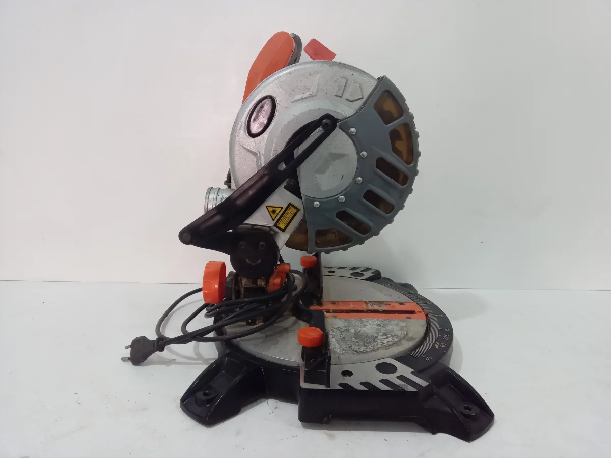 Sierra Tipo Ingletadora Marca Gladiator Modelo Si 508/1/220 Usado En Buen Estado Acc Disco