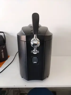 Dispenser De Cerveza Marca Tokyo Modelo Chtokbeerlast Acc: 2 Cilindros De Gas Co2Depósito De 5 Lts Comentario:
