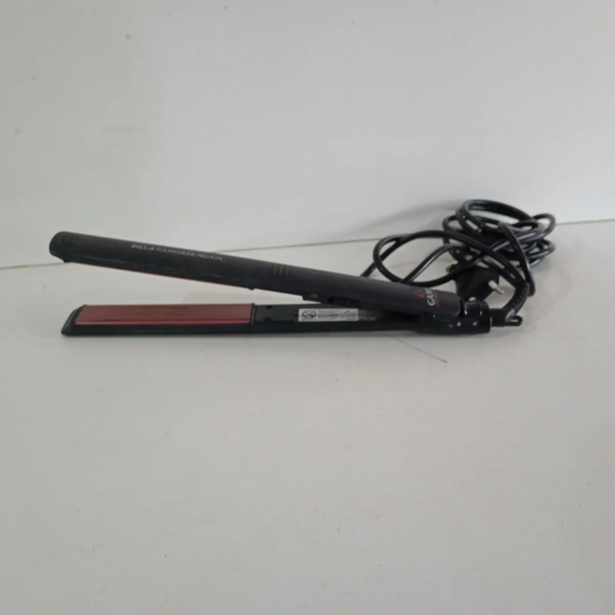 Foto 2 de Planchita Para Cabello Marca Gama Modelo Elegance Usado En Buen Estado Acc Parte Con Mancha Donde Se Calienta