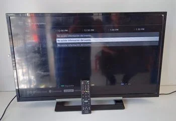 Foto 2 de Televisor Led Convencional De 32 '' Marca Sony Modelo Kdl-32r405a Usado En Buen Estado Con Control Sin Caja Acc No Tiene