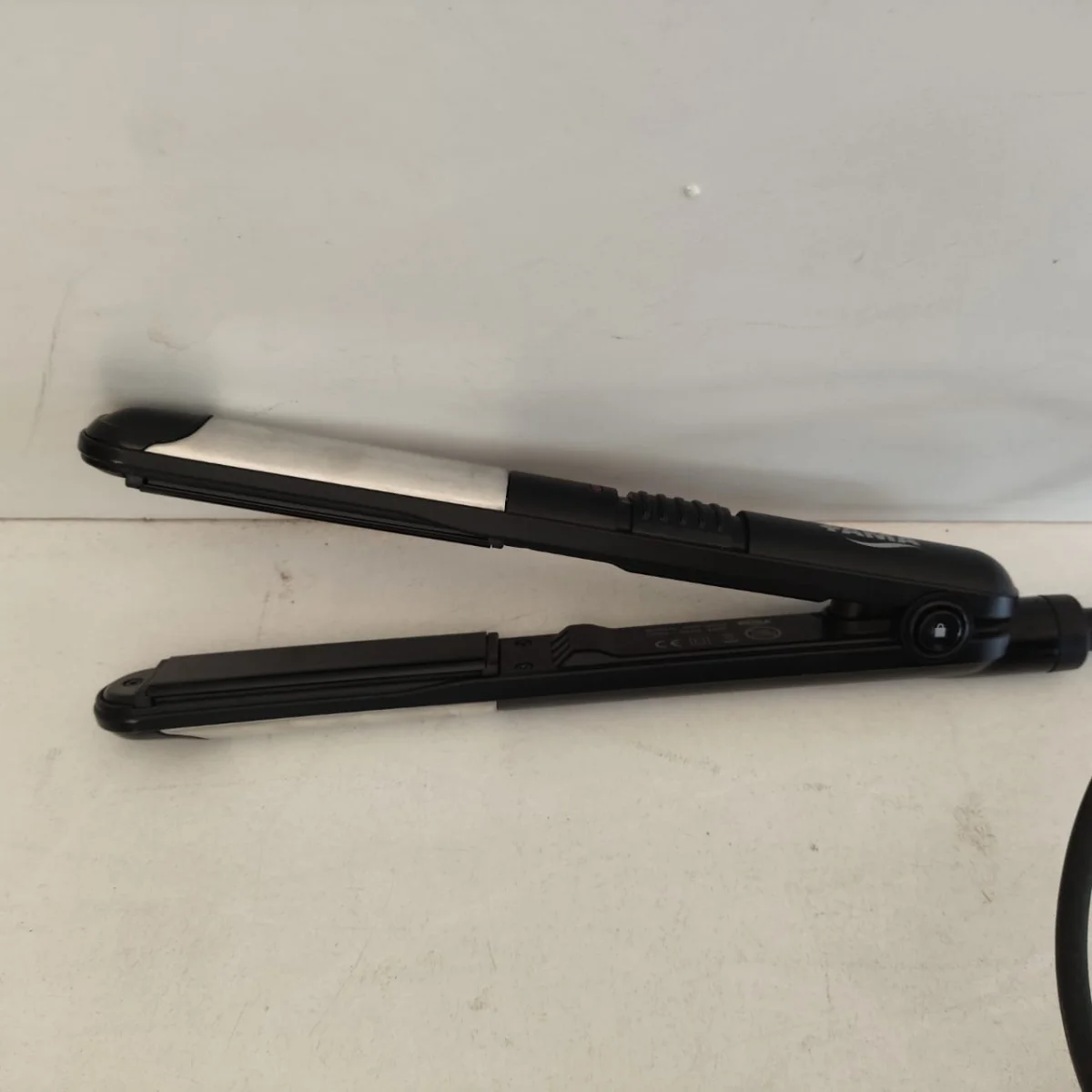 Planchita Para Cabello Marca Fama Modelo Pcf-2000 Usado Con Desgaste Acc Cab. Cte.
