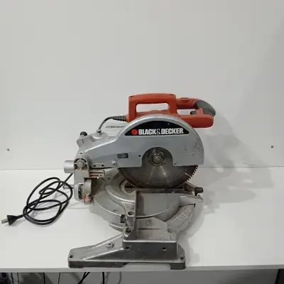 Sierra Tipo Ingletadora Marca Black Y Decker Modelo Bt1400 Usado En Buen Estado Acc Disco