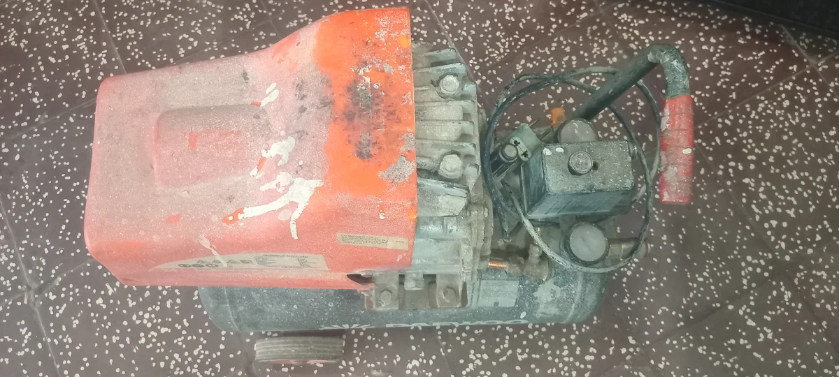 Foto 2 de Compresor De Aire Marca Daewoo Modelo Dac24d Potencia Hp 2 Usado En Buen Estado Acc No Tiene