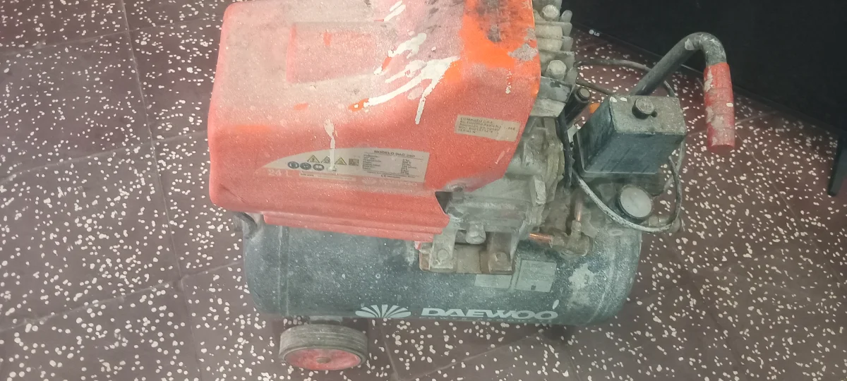 Foto 3 de Compresor De Aire Marca Daewoo Modelo Dac24d Potencia Hp 2 Usado En Buen Estado Acc No Tiene