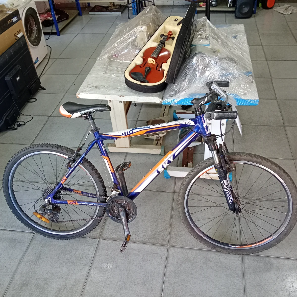 Foto 2 de Bicicleta Con Amortiguador Marca Sky Aro 26 Cant Cambios 21 Cuadro Aluminio Si Modelo 410 Usado En Buen Estado Acc Frnos A Pastilla