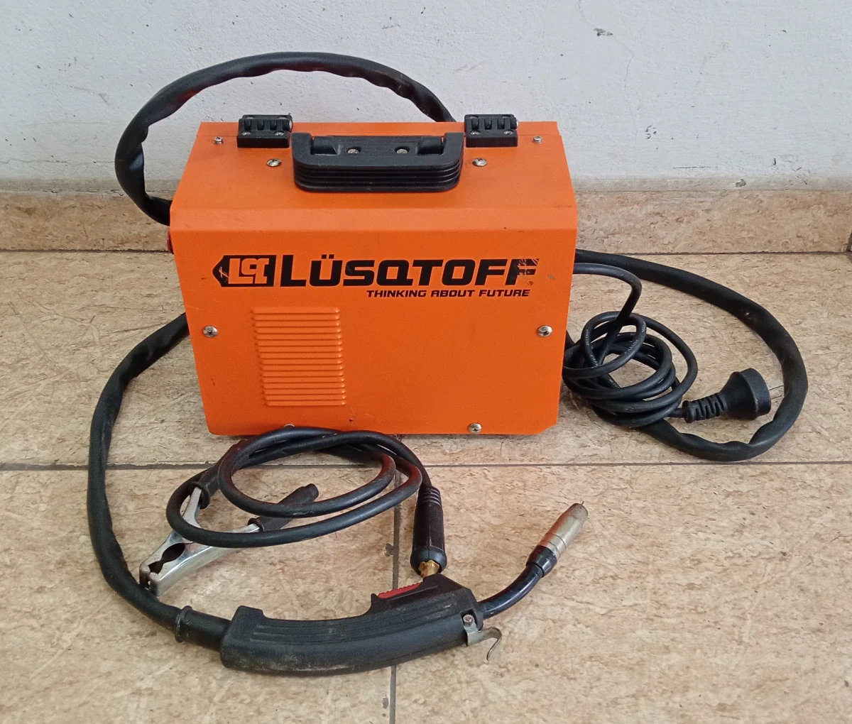 Foto 2 de Soldador Marca Lusqtoff Modelo Sml150-8 Usado En Buen Estado Acc Pinza Positivo Y Negativo