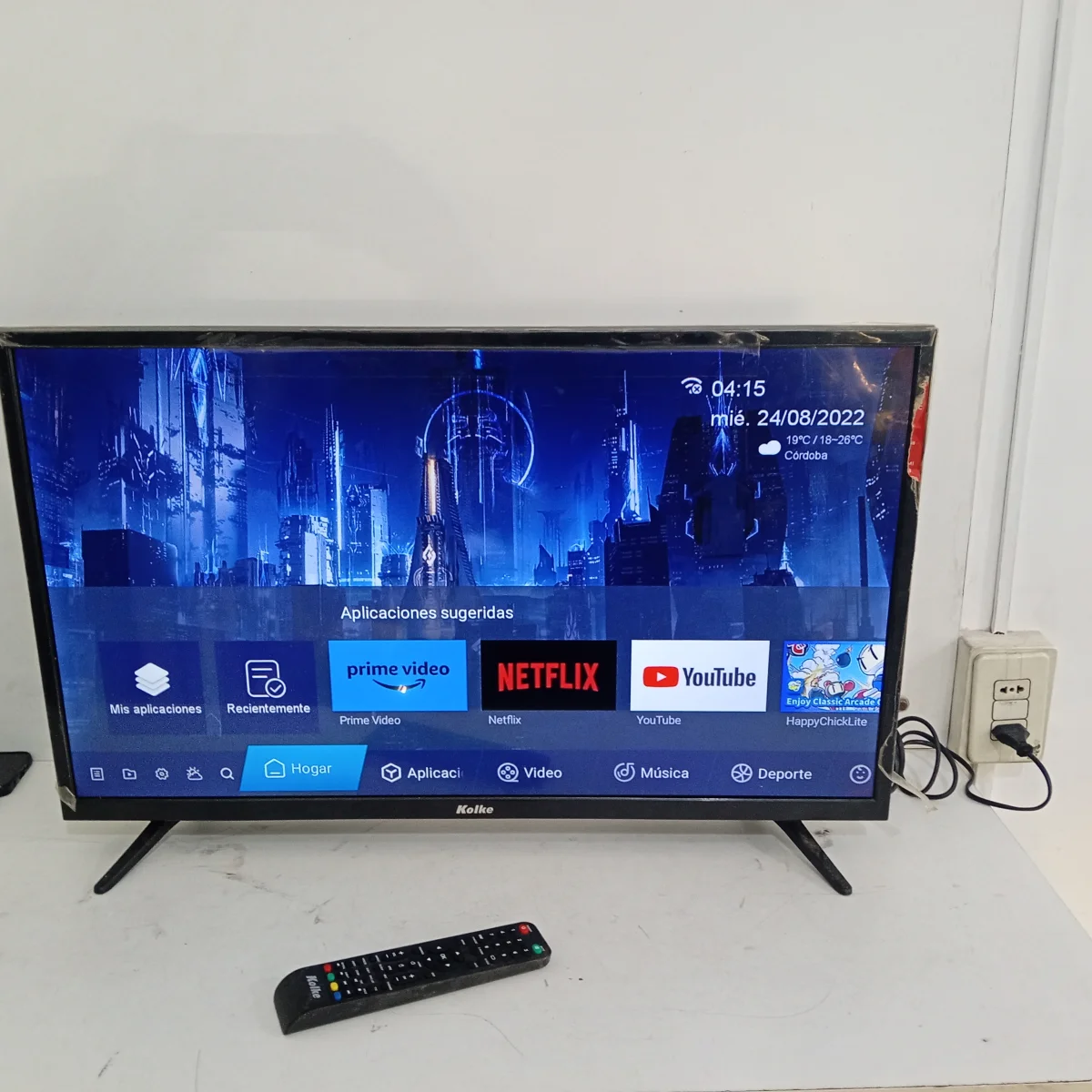 Televisor Led Smart De 32 '' Marca Kolke. Modelo 32-Sm Con Control Usado En Buen Estado Acc Cable Power 2 Patitas Pedestai