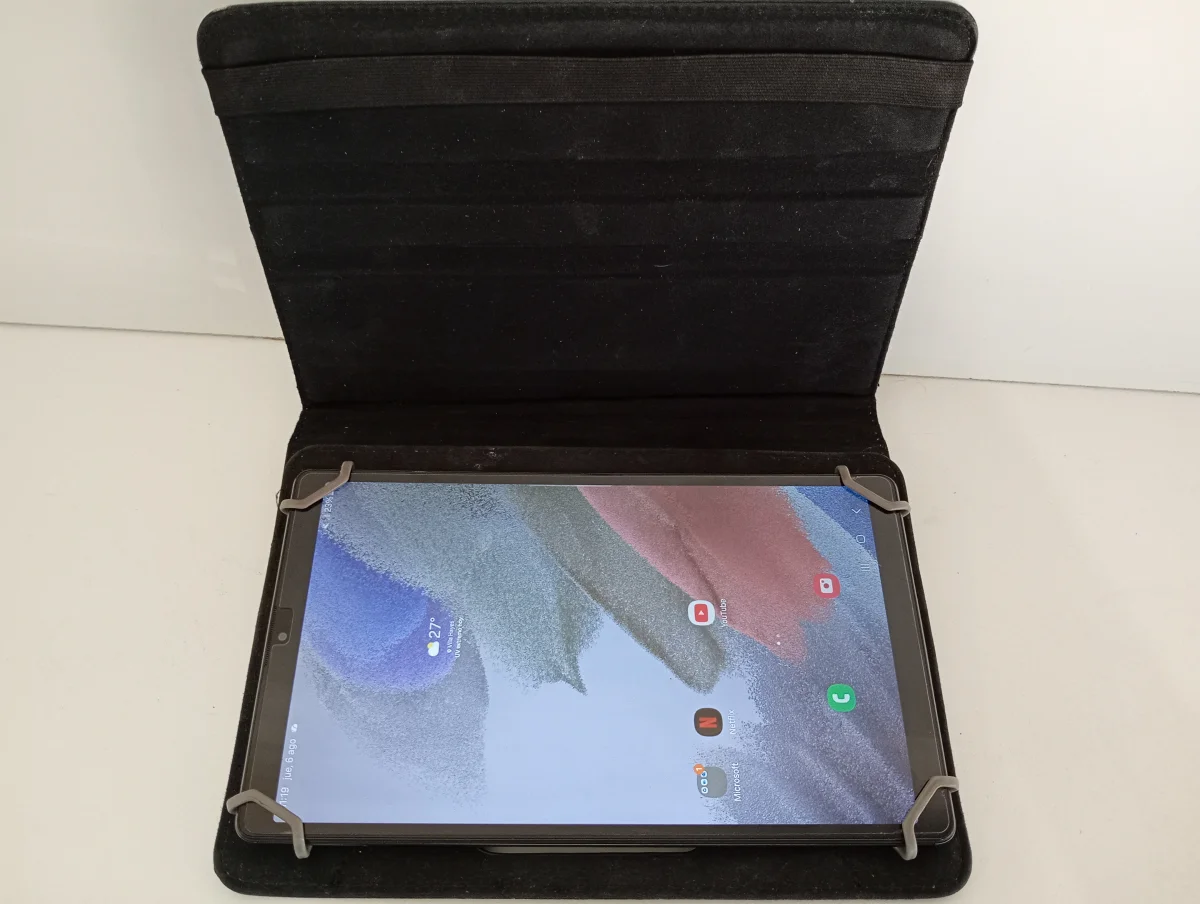 Foto 2 de Tablet Marca Samsung Modelo A7 Lite Usado En Buen Estado Con Estuche Acc Estuche Roto Llamina Con Fisura No Es La Pantalla Principal