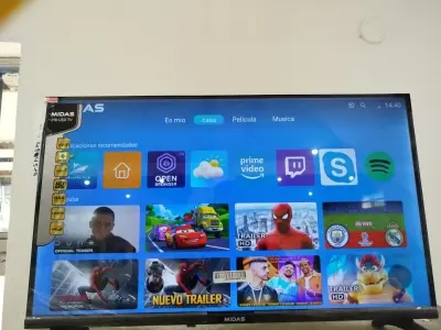Televisor Led Smart De 32 '' Marca Midas Modelo Md-Smtv32a Con Control Usado En Buen Estado Acc: Con Par De Patitas Y Cable Power