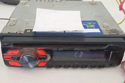 Auto Radio Sin Pantalla Marca Pioneer Sin Control Modelo Deh-1450ub Usado En Buen Estado Acc: Ficha De Conexion