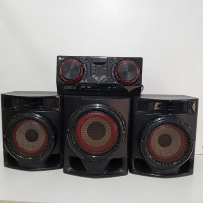Equipo De Sonido Marca Lg Con Control Modelo Cj45 Usado En Buen Estado Acc: Con 3 Parlantes Comentario: Se Le Mantiene Monto
