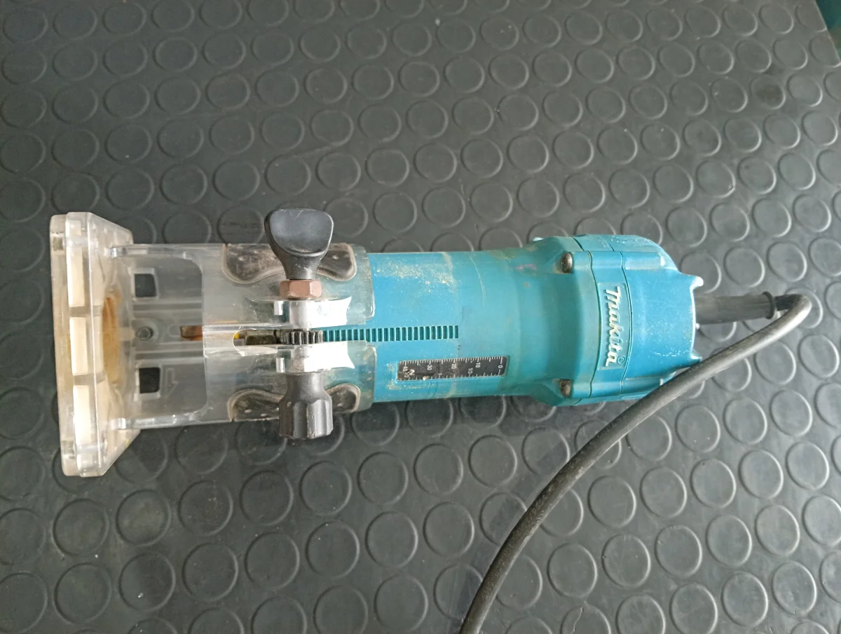 Foto 3 de Fresadora Marca Makita Modelo 3709 Usado En Buen Estado Acc No Tiene