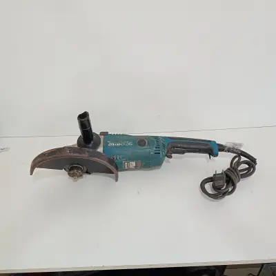 Pulidora Marca Makita Modelo Ga9020 Tamaño : Grande Usado En Buen Estado Acc: Con ProtectorManija Comentario: Ficha Cambiada
