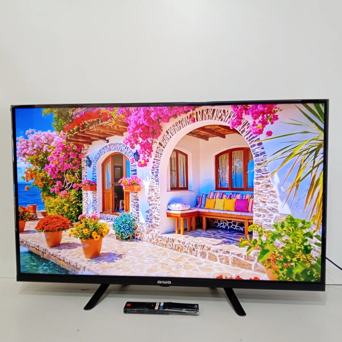 Televisor Led Smart De 32 '' Marca Aiwa Modelo Aw32b4sm Con Control Usado En Buen Estado Acc Par De Patitas