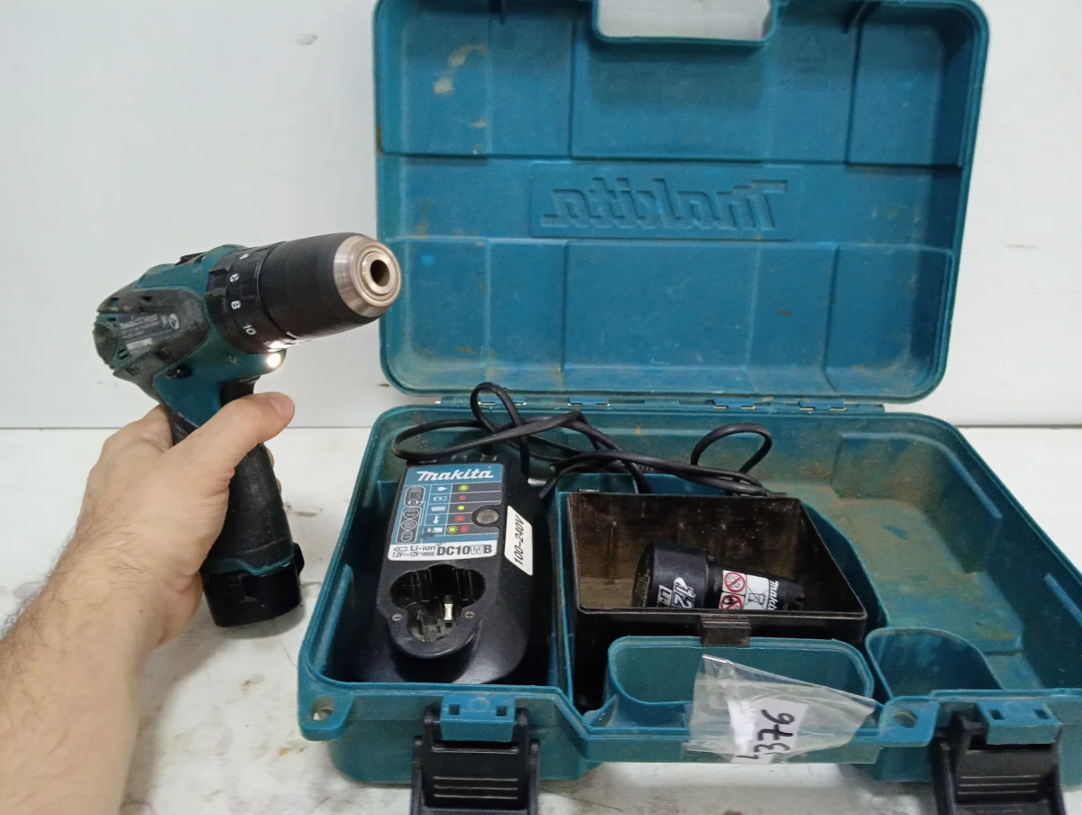 Foto 3 de Taladro Marca Makita Modelo Hp330d Acc 2 Baterias1 CargadorMaletin