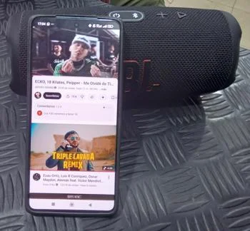 Foto 2 de Speaker Potencia Watts No Tiene Marca Jbl Sin Control Modelo Charge5 Usado En Buen Estado Sin Caja Acc No Tiene