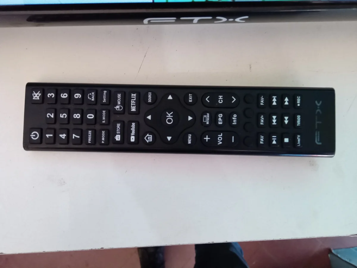 Foto 2 de Televisor Led Smart De 32 '' Marca Ftx Modelo Ftx32 Con Control Usado En Buen Estado Acc Patitas