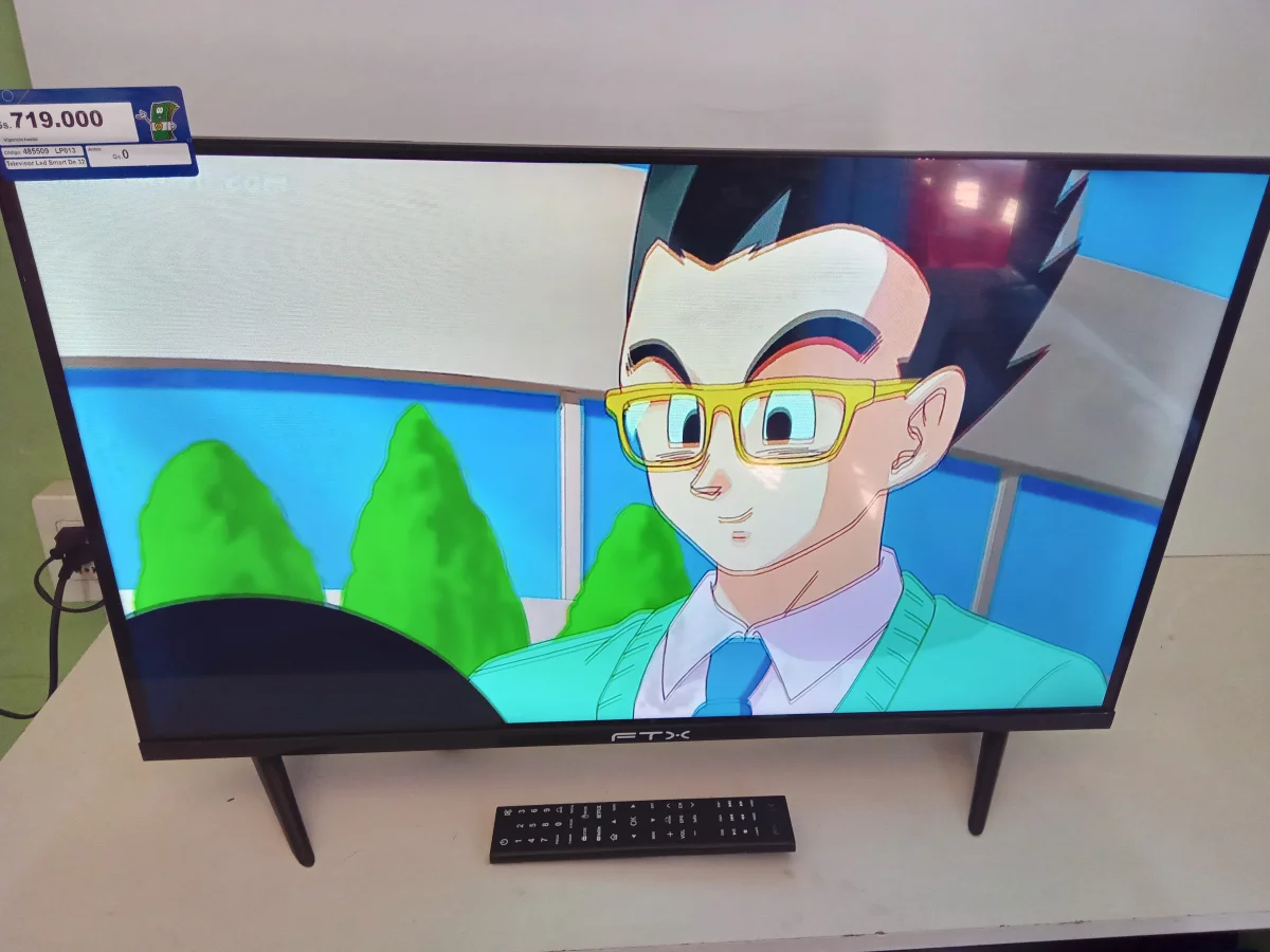 Foto 3 de Televisor Led Smart De 32 '' Marca Ftx Modelo Ftx32 Con Control Usado En Buen Estado Acc Patitas