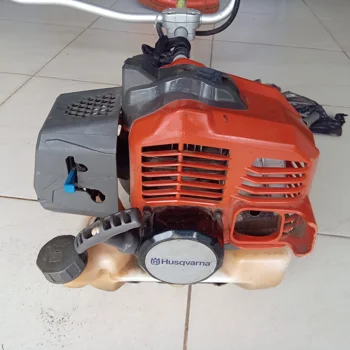 Foto 2 de Desmalezadora Marca Husqvarna Modelo 131r Usado Con Desgaste Original Si Acc Cabezal C/ NylonCuchilla Tuerca Y ArandelaCinta Para Colgar