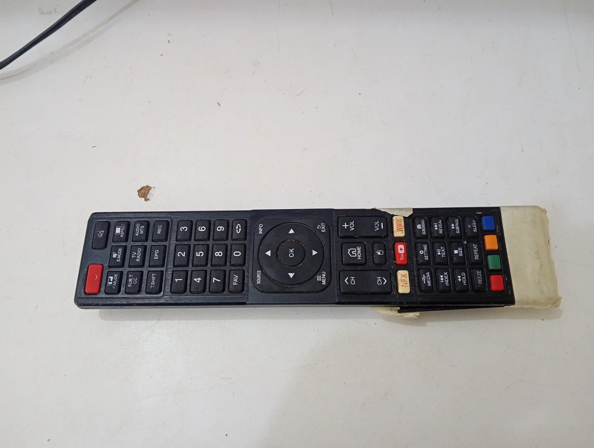 Foto 2 de Televisor Led Smart De 32 '' Marca Tokyo Modelo Tvtokhd32sm Con Control Usado En Buen Estado Acc Patitas