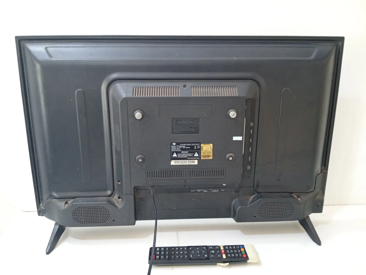 Foto 3 de Televisor Led Smart De 32 '' Marca Tokyo Modelo Tvtokhd32sm Con Control Usado En Buen Estado Acc Patitas