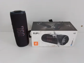 Foto 3 de Speaker Potencia Watts No Tiene Marca Jbl Sin Control Modelo Flip 6 Usado En Buen Estado Con Caja Acc Sin Usb