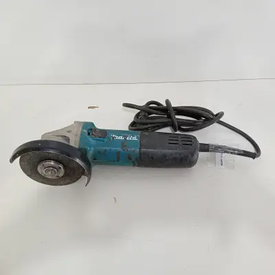 Pulidora Marca Makita Modelo 9557hn Tamaño : Pequeño Usado En Buen Estado Acc: DiscoProtector Comentario: Cliente Mbarete