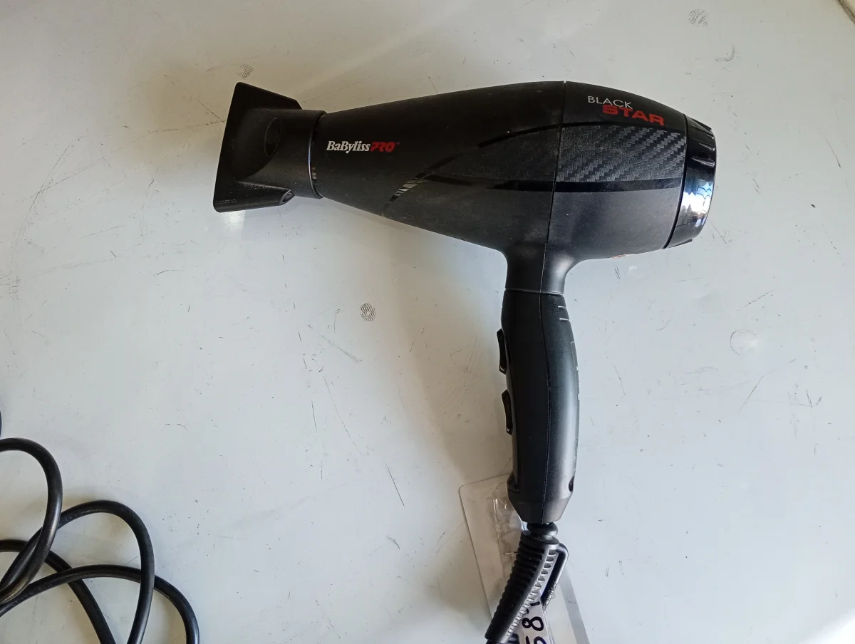 Secador De Pelo Marca Babylisspro Modelo B6200uz Usado En Buen Estado Acc Con Un Pico