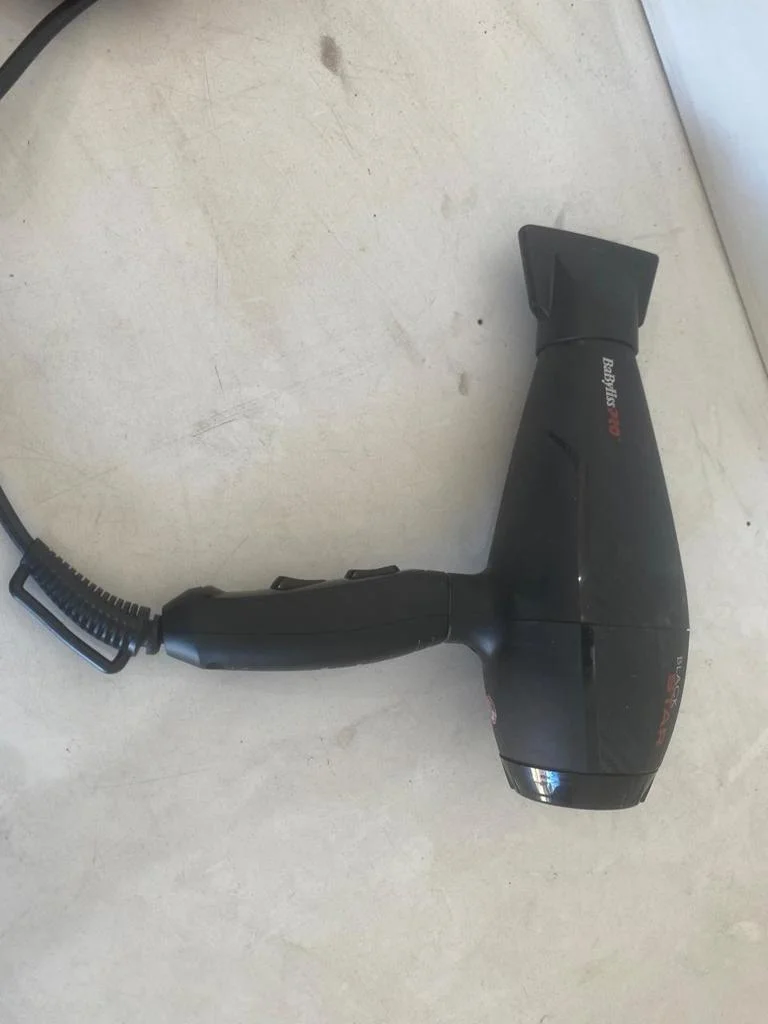 Foto 2 de Secador De Pelo Marca Babylisspro Modelo B6200uz Usado En Buen Estado Acc Con Un Pico