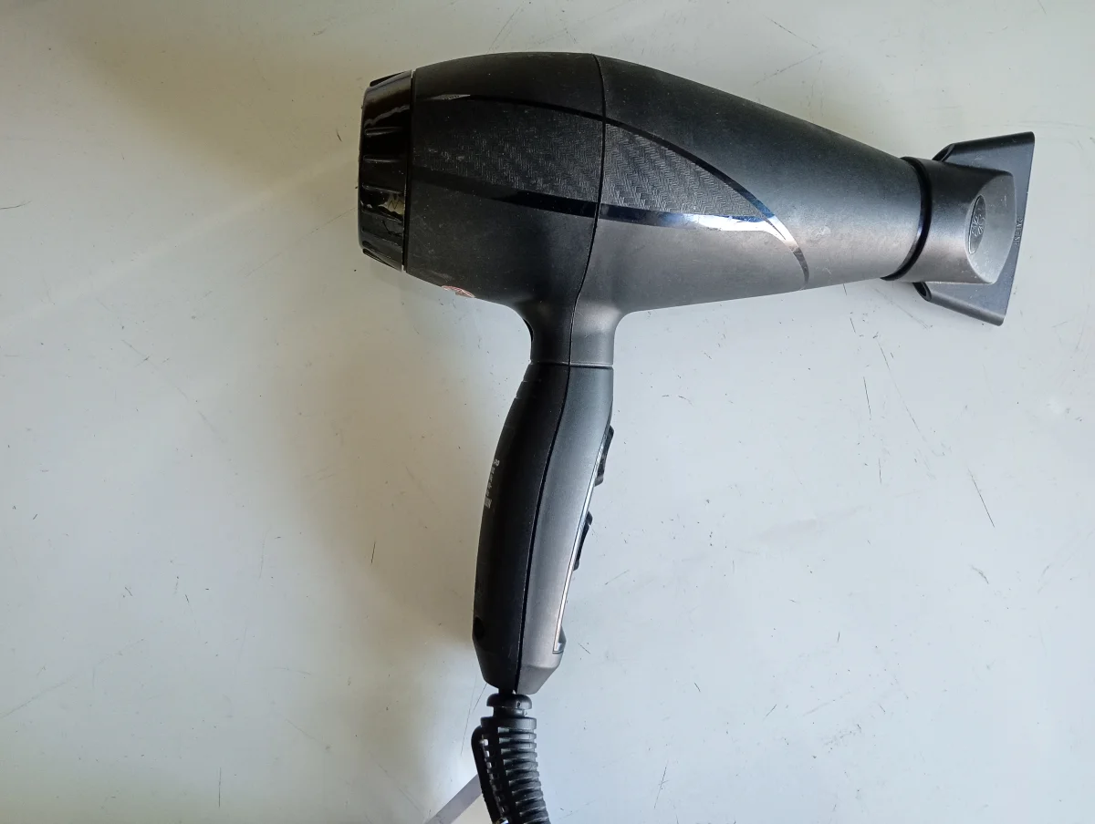 Foto 3 de Secador De Pelo Marca Babylisspro Modelo B6200uz Usado En Buen Estado Acc Con Un Pico