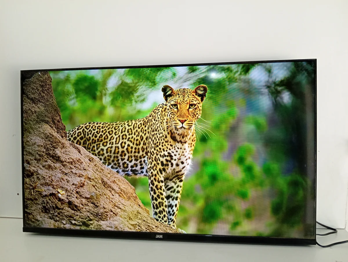 Televisor Led Smart De 43 '' Marca Jam Modelo Ultrasgtm43gfs Con Control Usado En Buen Estado Acc Control