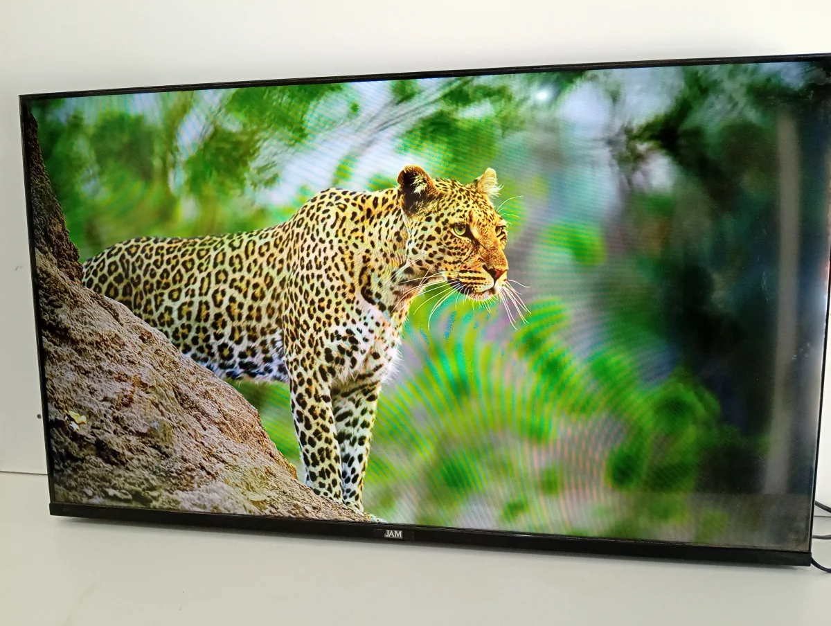 Foto 2 de Televisor Led Smart De 43 '' Marca Jam Modelo Ultrasgtm43gfs Con Control Usado En Buen Estado Acc Control