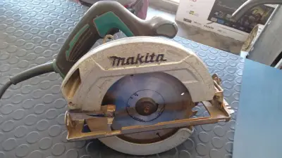 Sierra Tipo : Circular Marca Makita Modelo Hs7010 Usado Con Desgaste Acc: Protector