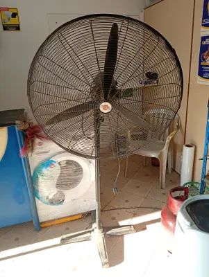 Ventilador 3 Velocidades Marca Tokyo Modelo Tokpii34-D Usado Con Desgaste Acc: No Tiene Comentario: 34" Errumbre En La Pata Y Cubre Motor