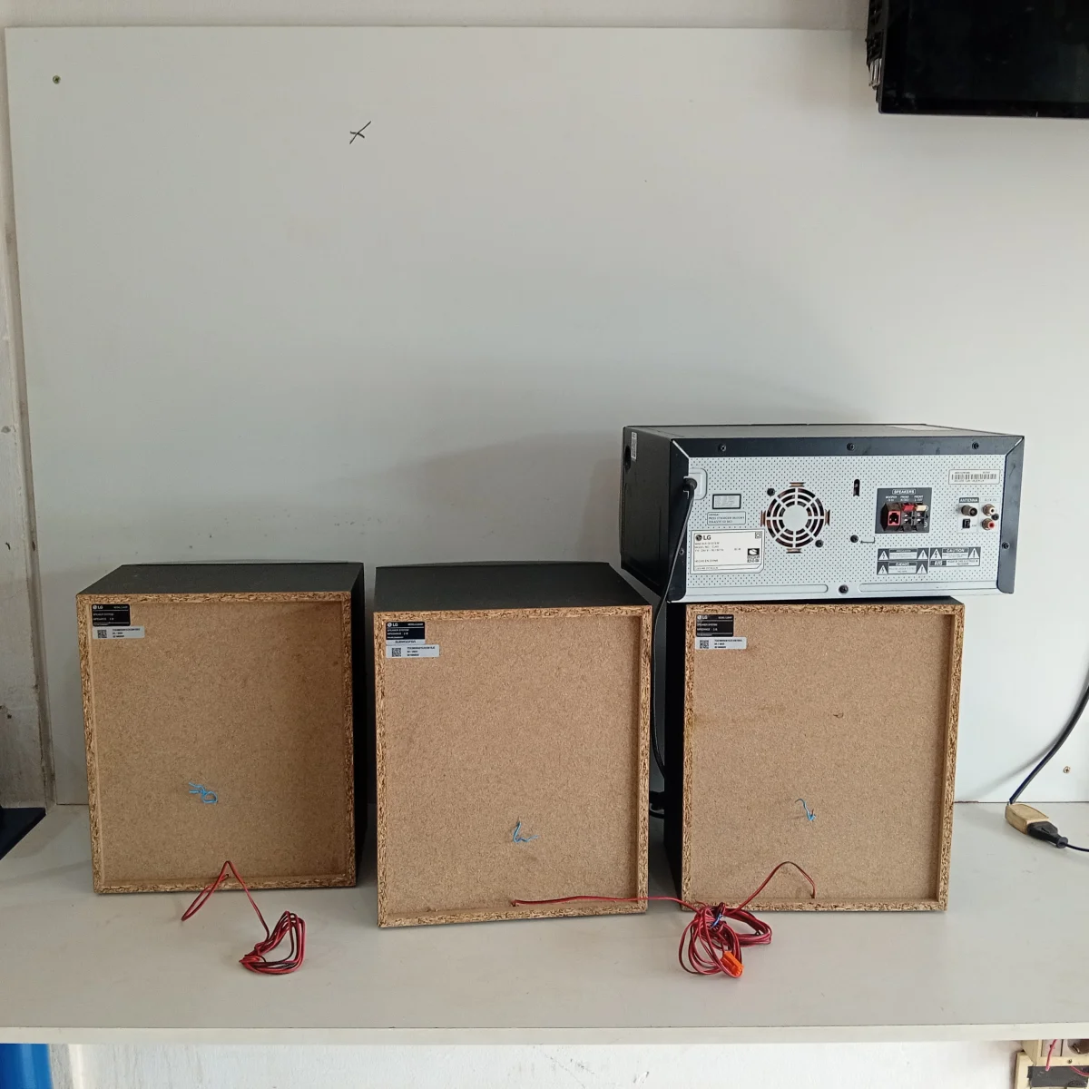 Foto 3 de Equipo De Sonido Marca Lg Con Control Modelo Cj45 Usado En Buen Estado Acc 2 Bafles1 Woofer