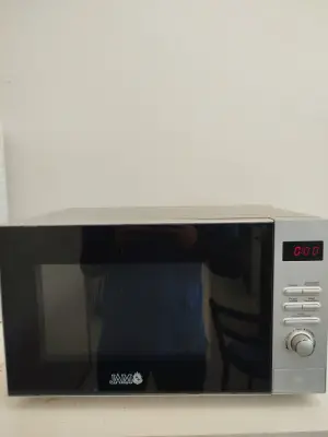 Microondas Marca Jam Modelo Am925akn Usado En Buen Estado Acc: Con Plato De Vidrio Comentario: Detalles De Oxido La Carcasa Esta Con Desgaste Sin Grill De 25 Lts