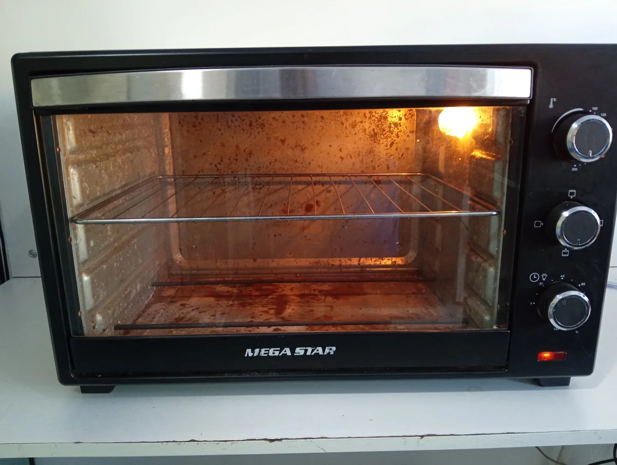 Horno Marca Mega Star Litros 45 Modelo Ha486a Usado Con Desgaste Acc Una Parrilla