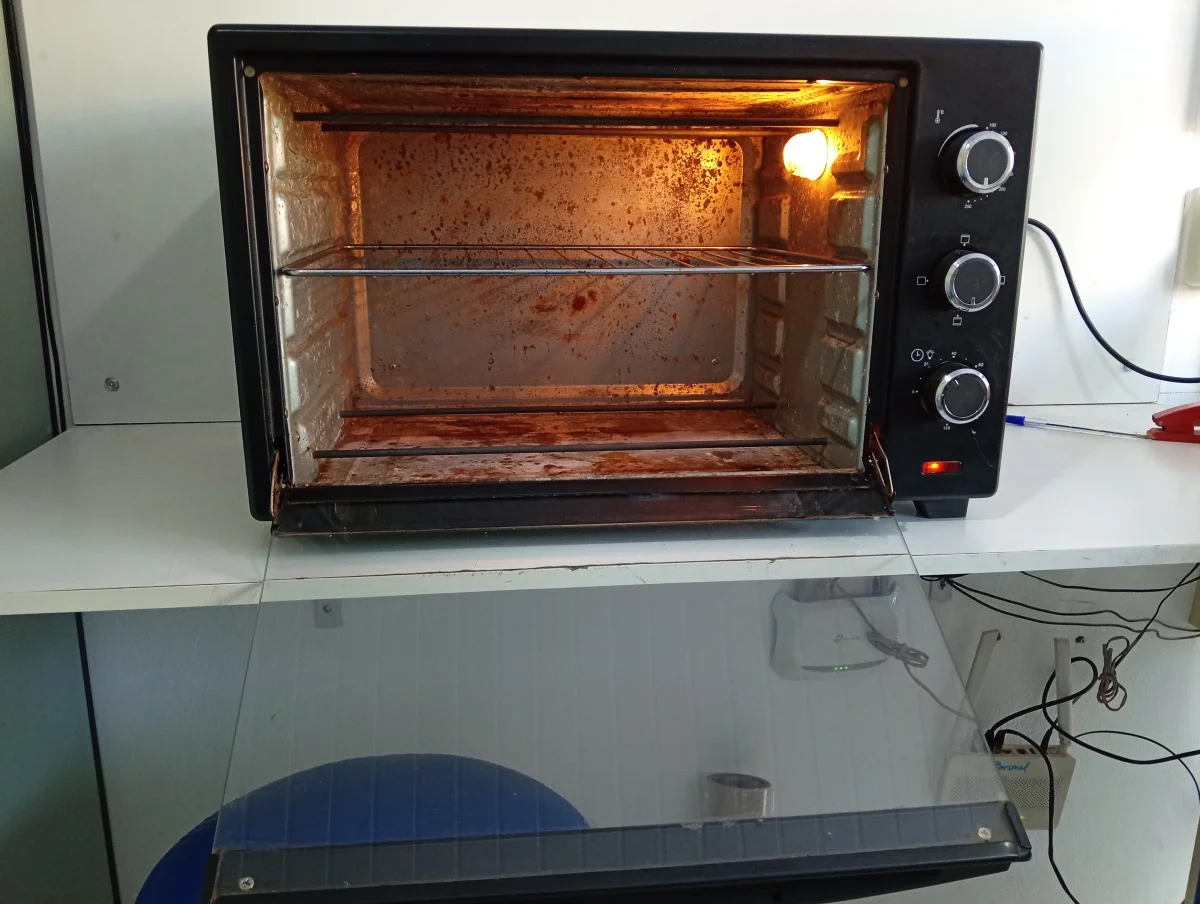 Foto 2 de Horno Marca Mega Star Litros 45 Modelo Ha486a Usado Con Desgaste Acc Una Parrilla