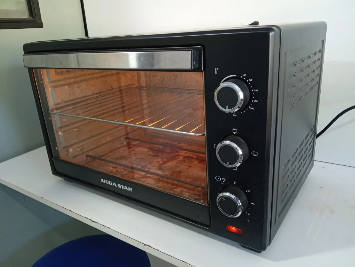 Foto 3 de Horno Marca Mega Star Litros 45 Modelo Ha486a Usado Con Desgaste Acc Una Parrilla