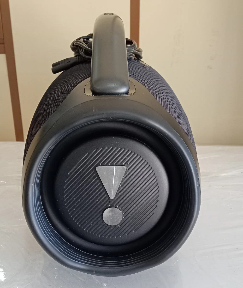 Foto 2 de Parlante Portatil Marca Jbl Modelo Bombox 3 Usado En Buen Estado Con No Tiene Acc Cable Power