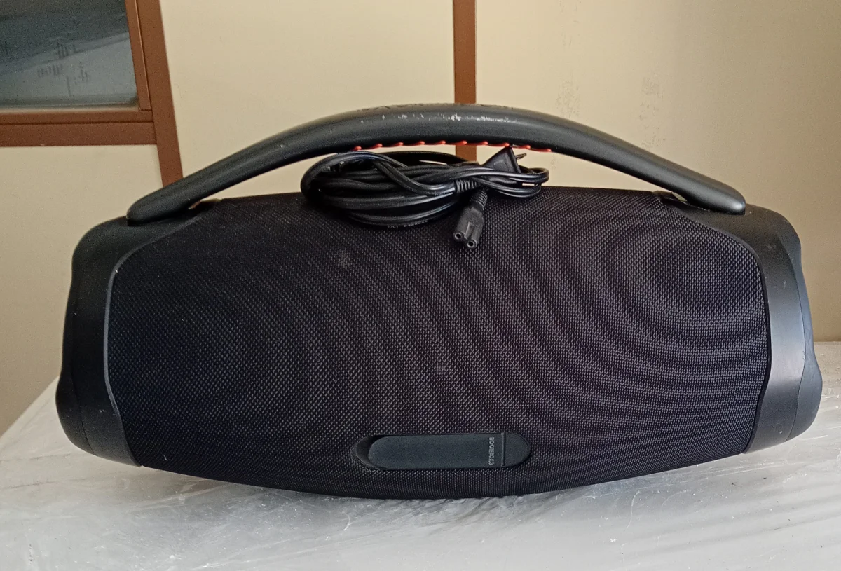 Foto 3 de Parlante Portatil Marca Jbl Modelo Bombox 3 Usado En Buen Estado Con No Tiene Acc Cable Power