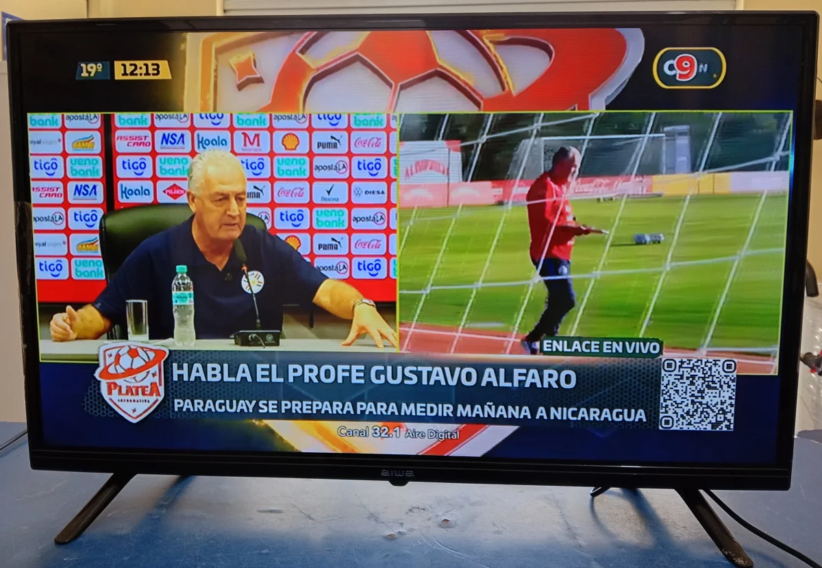 Televisor Led Convencional De 32 '' Marca Aiwa Modelo Aw32b4 Usado En Buen Estado Con Control Sin Caja Acc Patitas