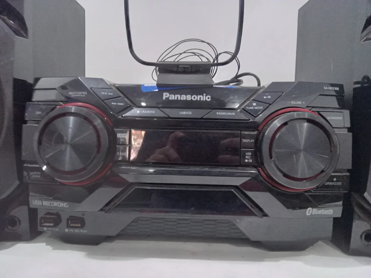 Foto 2 de Equipo De Sonido Marca Panasonic Con Control Modelo Ska-300 Usado En Buen Estado Acc 2 ParlantesCable Corriente