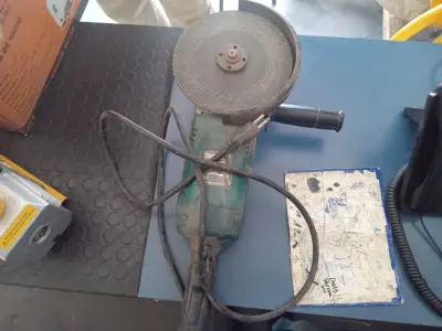 Pulidora Marca Makita Modelo Ga7020 Tamaño : Grande Usado Con Desgaste Acc: Mango Disco Protector