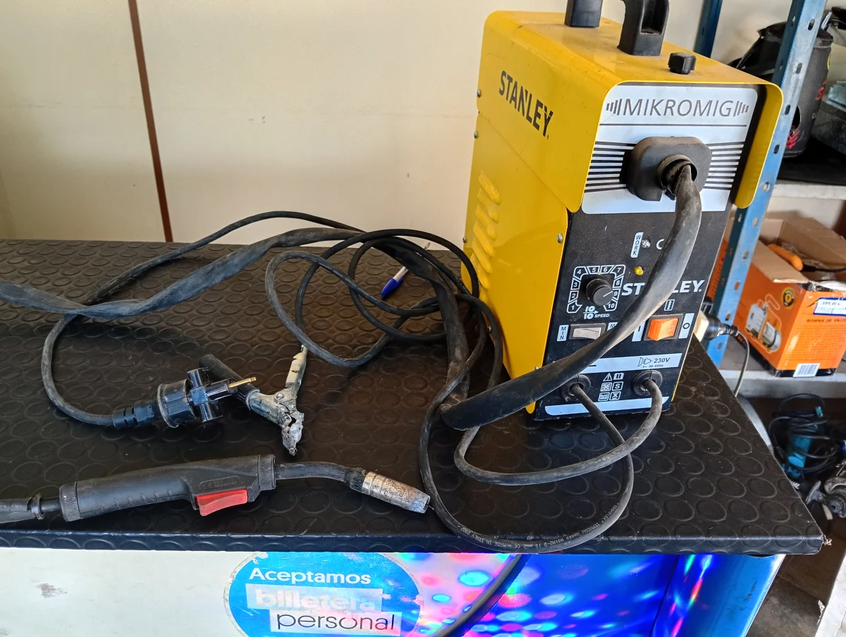 Foto 2 de Soldador Marca Stanley Modelo Mikromig 95 Usado En Buen Estado Acc AlambreTorchaCaja