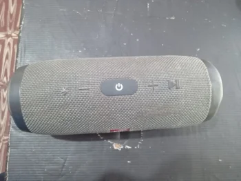 Foto 2 de Speaker Potencia Watts 30 Marca Jbl Sin Control Modelo Charge Usado En Buen Estado Sin Caja Acc S/A
