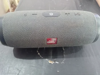 Foto 3 de Speaker Potencia Watts 30 Marca Jbl Sin Control Modelo Charge Usado En Buen Estado Sin Caja Acc S/A
