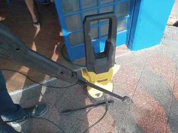 Foto 3 de Hidro Lavadora Marca Karcher Modelo K2 Usado Con Desgaste Acc MangueraPistola2 Tubos Para PistolaAdaptador Para Manguera