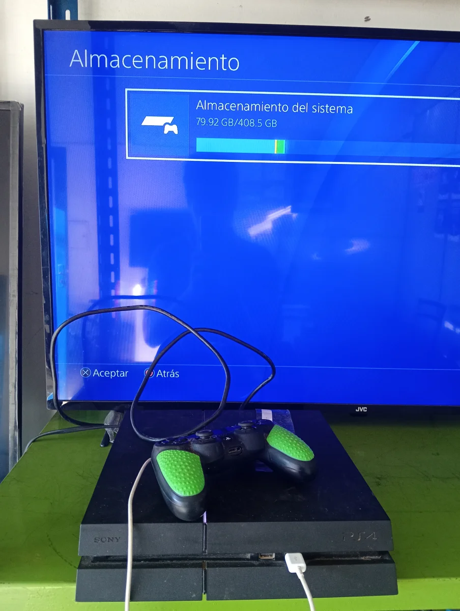 Foto 3 de Juego Electronico Ps4 Marca Sony Modelo Cuh-1215a Disco Duro 500 Gb Con Control Sin Caja Usado En Buen Estado Acc Cable HdmiCable Power